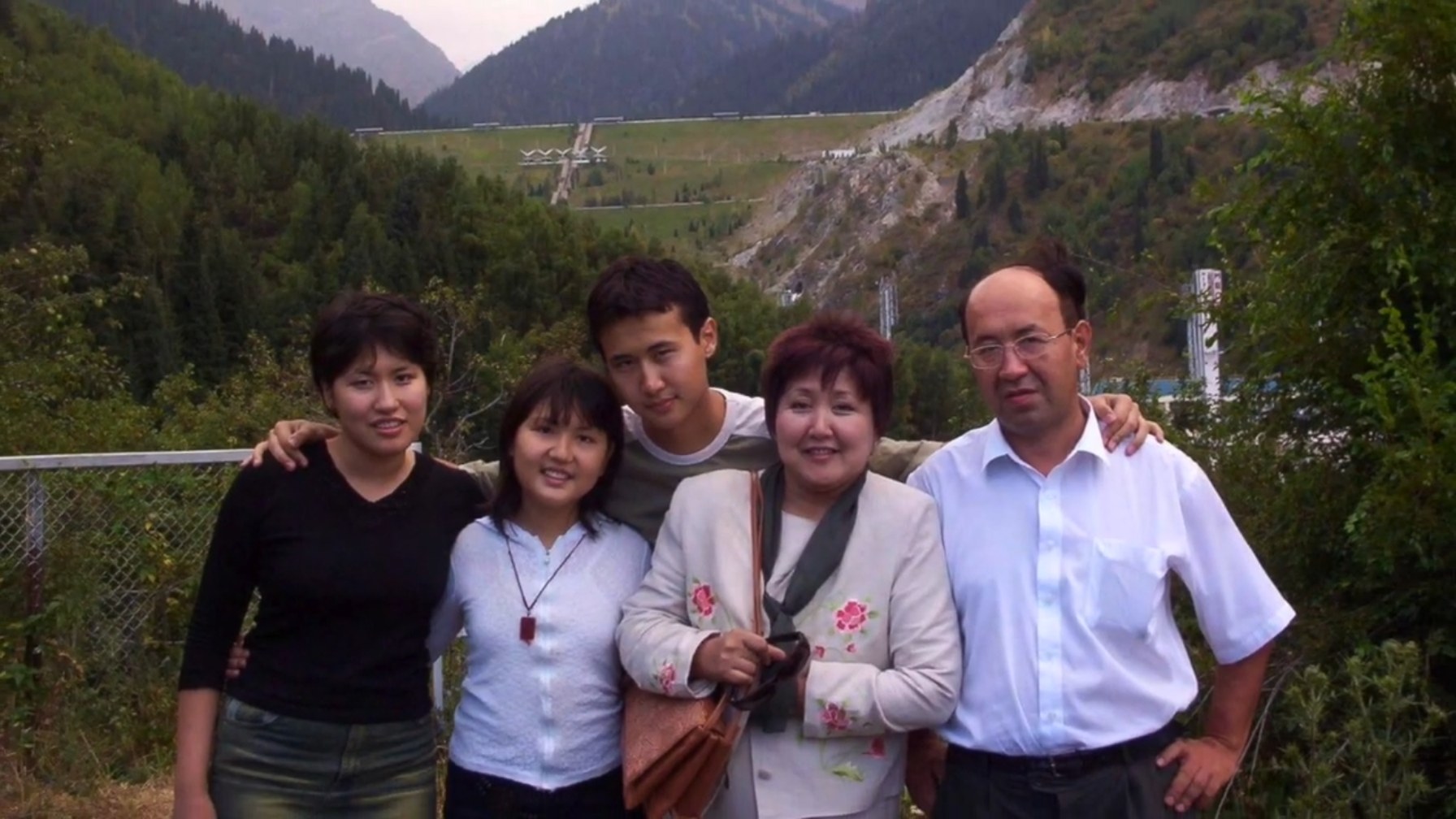 С семьёй, 2003